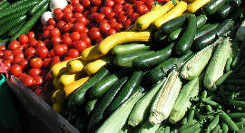 Foto von Zucchini, Tomaten, Mais, Erbsen und anderem Gemse